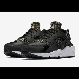 Nike Black leopard huaraches